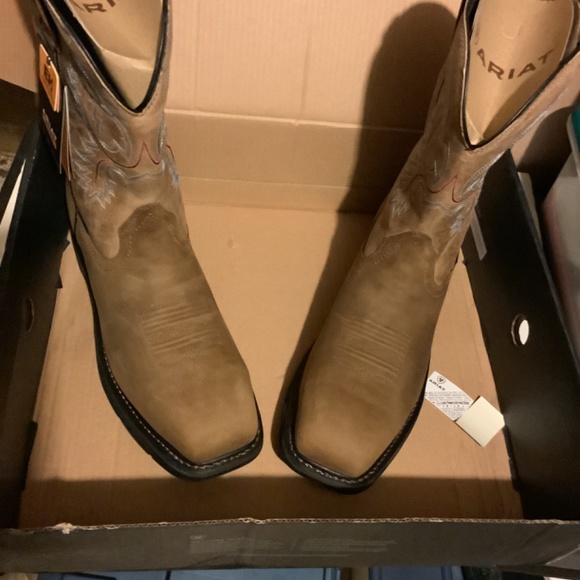 New Ariat workhog XT20 carbon toe work boots, Size 15 med. main image 10